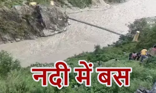 रुद्रप्रयाग में अलकनंदा नदी में गिरी बस; तीन की मौत; 9 यात्री लापता