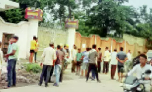 सक्ती राजमहल बना अखाड़ा : बड़ी रानी और राजा धर्मेंद्र के समर्थक आपस में भिड़े