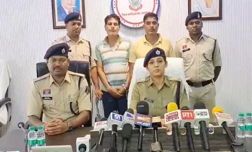 Two accused of fraud arrested by police