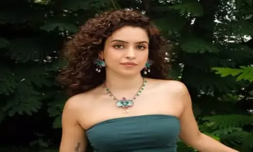 एक्ट्रेस Sanya Malhotra ग्रीन टॉप और बैगी जींस में आईं नजर, शूटिंग के बीच दिखा कैजुअल अंदाज एक्ट्रेस Sanya Malhotra ग्रीन टॉप और बैगी जींस में आईं नजर, शूटिंग के बीच दिखा कैजुअल अंदाज