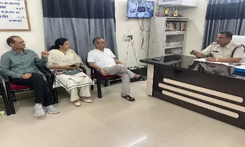 Former MLA Shailesh Pandey reached the police station to lodge a complaint