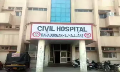 गर्भवती महिला को इलाज की जगह अस्पताल में कटवाए चक्कर, गर्भ में बच्चे की मौत