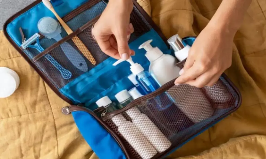 Skin Care Kit: मॉनसून में ट्रिप पर जाने का है प्लान, स्किन केयर के लिए 5 चीजों को ले जाना न भूलें