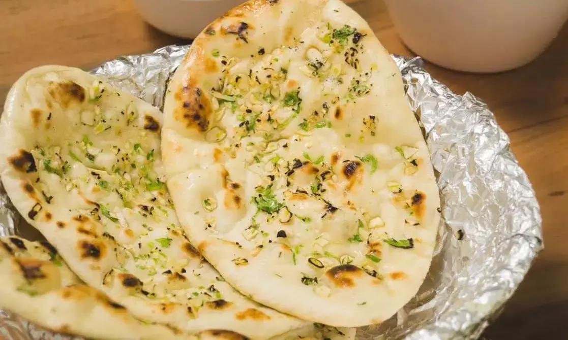butter garlic naan recipe in hindi