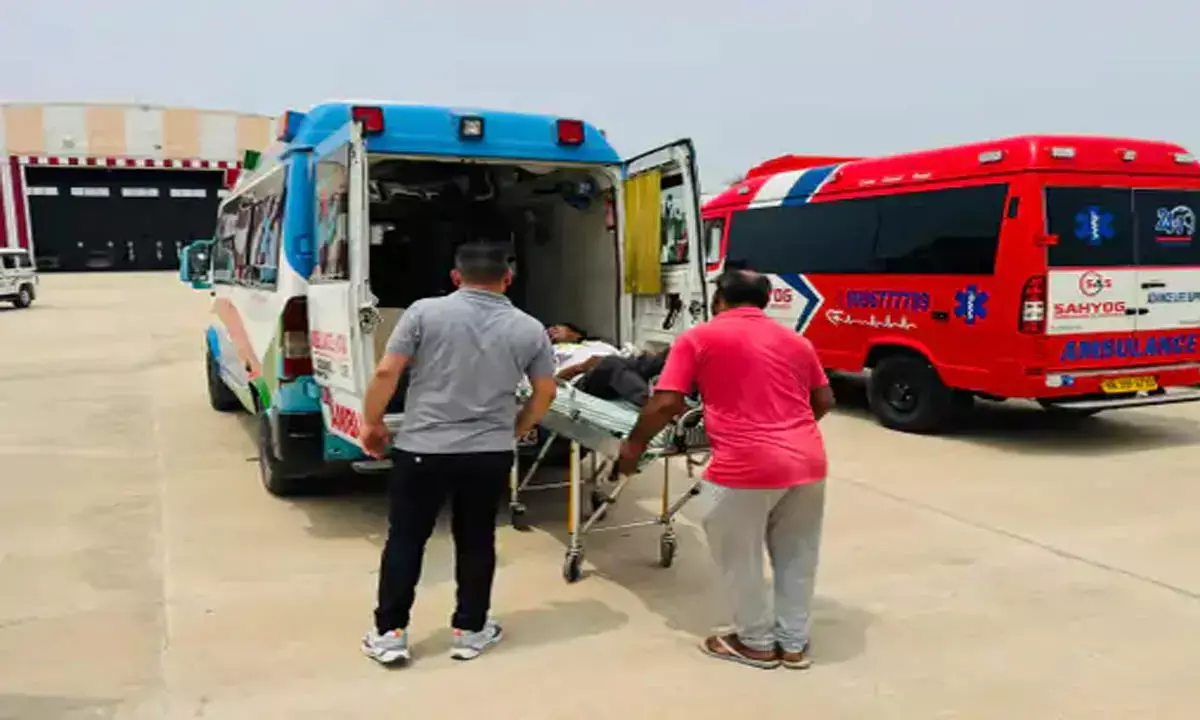 हिसार एयरपोर्ट पर इमरजेंसी मॉकड्रिल, डमी प्लेन में आग लगाकर किया गया बचाव का अभ्यास हिसार एयरपोर्ट पर इमरजेंसी मॉकड्रिल, डमी प्लेन में आग लगाकर किया गया बचाव का अभ्यास