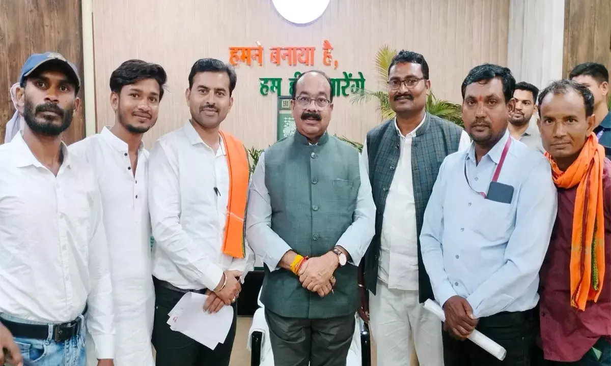 Villagers meeting the Politician Arun sao