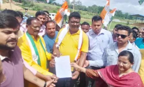 पूर्व खाद्यमंत्री के नेतृत्व में कांग्रेस ने सहकारी समितियों का किया घेराव, राज्यपाल के नाम सौंपा ज्ञापन