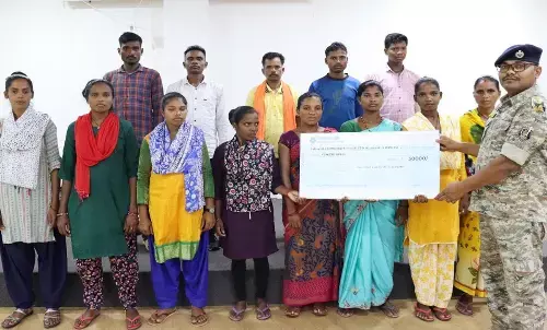 Bijapur 23 lakh reward 13 Naxalites surrendered