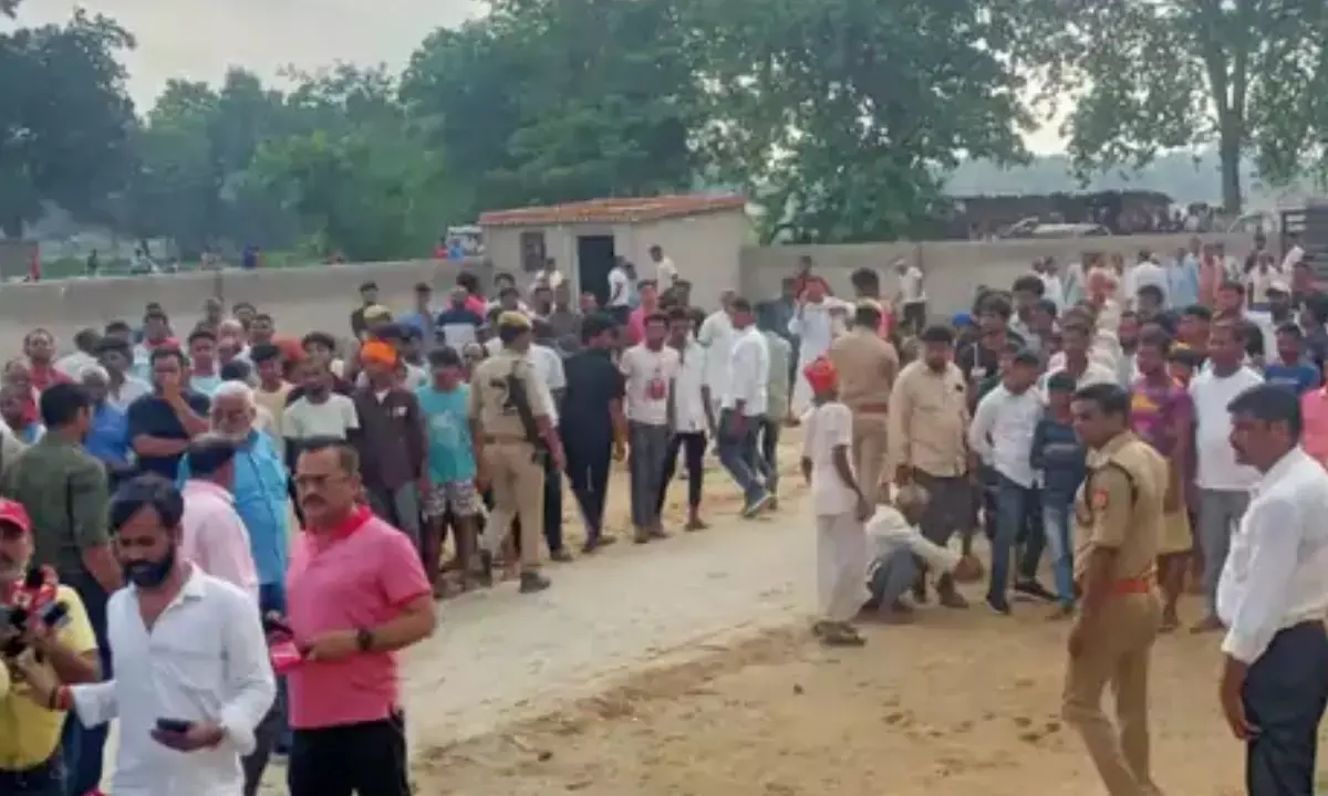 घर में खाना खाया, स्कूल में आकर सो गए; सुबह धड़ और सिर अलग मिलने से सनसनी