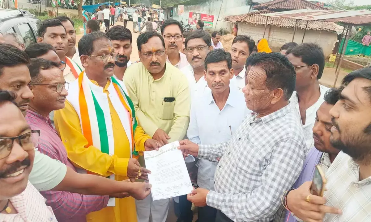 handing over the memorandum