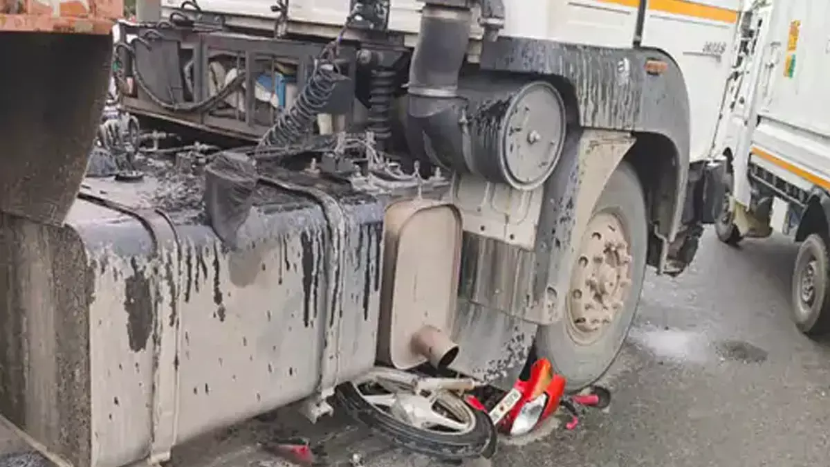 मोटरसाइकिल को रौंदा, मां और बेटे की मौत, पिता गंभीर, यूपी का रहने वाला था परिवार मोटरसाइकिल को रौंदा, मां और बेटे की मौत, पिता गंभीर, यूपी का रहने वाला था परिवार