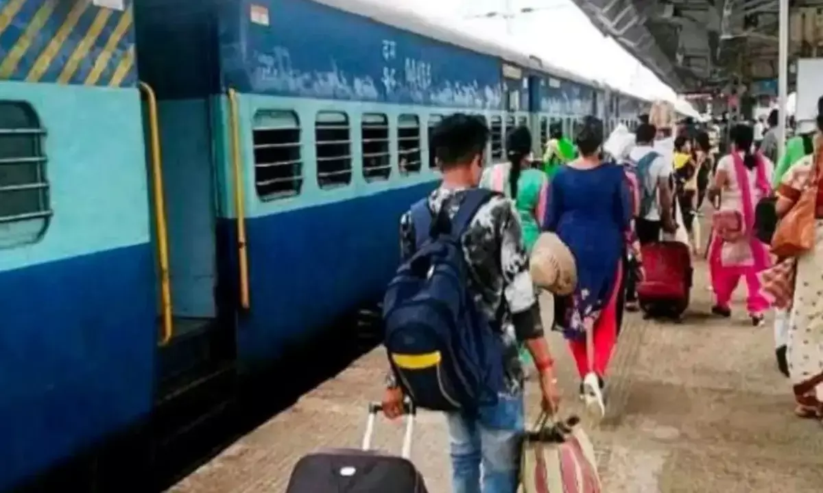 ट्रेनों में बढ़ेगी सुरक्षा : रेलवे के नए कोच में अब पैनिक बटन एआई से संदिग्ध गतिविधियों की पहचान