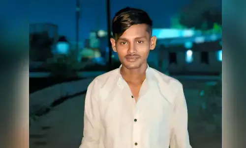 नदी में मिली लापता युवक की लाश : शरीर पर जगह-जगह चोटों के निशान,पत्थर से बांधकर फेंका गया शव