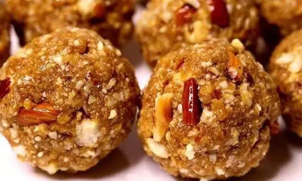 how to make makhana laddu