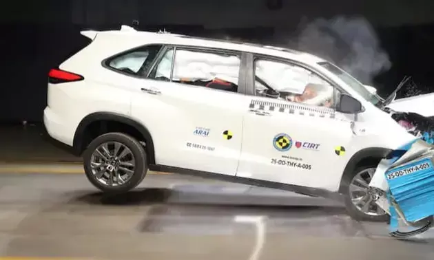 इनोवा हाईक्रॉस को क्रैश टेस्ट में मिली 5* रेटिंग, भारत की सबसे सेफ हाइब्रिड गाड़ी