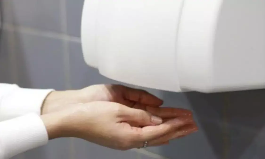 Health Tips: क्या आप भी बार-बार हैंड ड्रायर का इस्तेमाल करते हैं? सेहत को पहुंच सकता है नुकसान Health Tips: क्या आप भी बार-बार हैंड ड्रायर का इस्तेमाल करते हैं? सेहत को पहुंच सकता है नुकसान