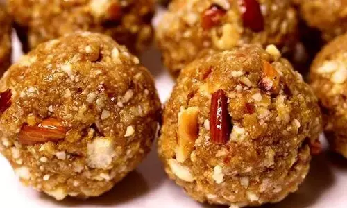 how to make makhana laddu