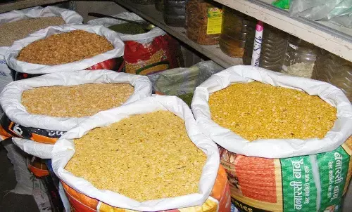 दाल की कीमतों में आई गिरावट : सालों बाद सौ के नीचे पहुंचा दाम, अरहर के साथ मटर के दाम भी गिरे