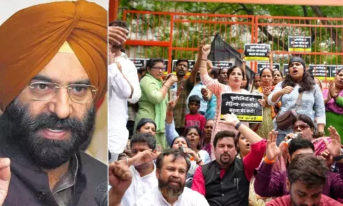 AAP Protest against Manjinder Singh Sirsa