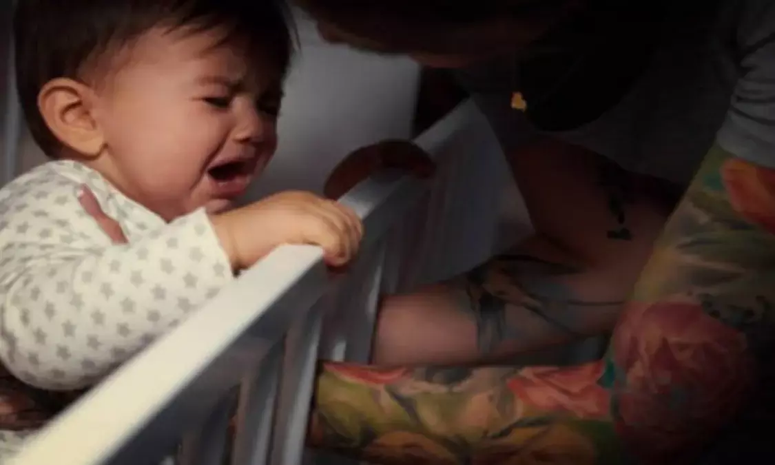 Health Tips: रात को क्यों रोता है आपक बच्चा, जानिए शारीरिक और मानसिक कारण