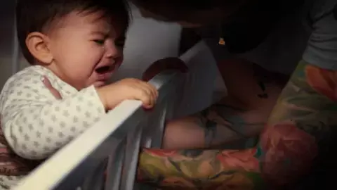 Health Tips: रात को क्यों रोता है आपक बच्चा, जानिए शारीरिक और मानसिक कारण