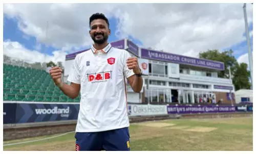 Khaleel Ahmed County debut 8 no balls no wickets in 9 overs Essex against Yorkshire Khaleel Ahmed County debut 8 no balls no wickets in 9 overs Essex against Yorkshire