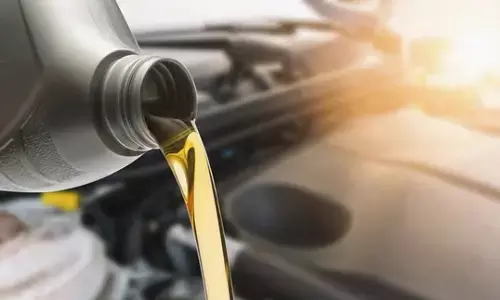 कब बदलना चाहिए स्कूटर का इंजन ऑयल? जानें 4 बड़ी बातें