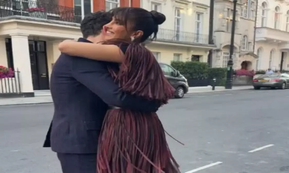 प्रियंका-निक की रोमांटिक डेट नाइट, हेड्स ऑफ स्टेट प्रीमियर पर छाया खूबसूरत लुक