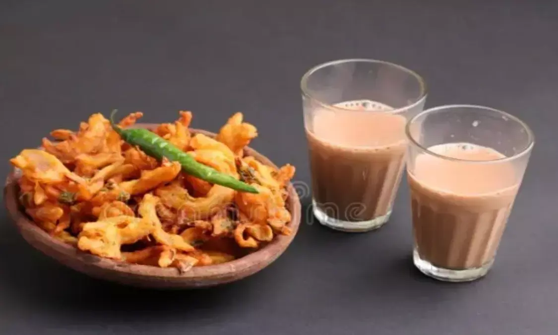 बारिश के साथ पकोड़े और चाय का प्यार, सेहत हो रही है लाचार!