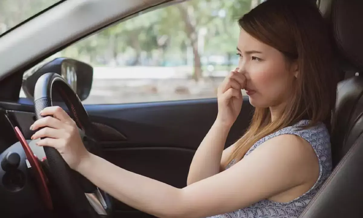 car smell removing tips in monsoon