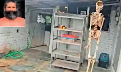 योगी बाबा  की खुली कुंडली : 22 हजार विदेशियों को योग सिखा खरीदी करोड़ों की संपत्ति, पुलिस ने बाबा के सीए से मांगी इनकम डिटेल