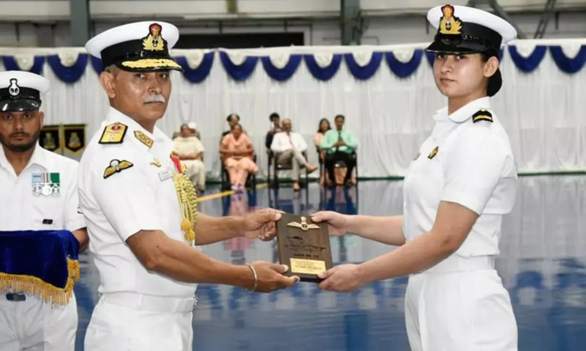 Aastha Poonia, Navys first female fighter pilot, Sub Lieutenant Aastha Poonia, पहली महिला फाइटर पायलट, आस्था पूनिया