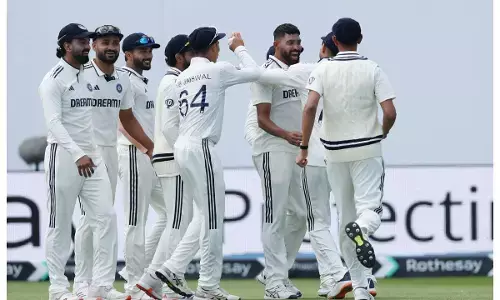 इंग्लैंड ने 2 गेंद में गंवाए 2 विकेट, फॉलोऑन टालने के लिए कितने रन चाहिए, क्या है नियम?