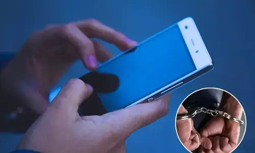 Take jewelery worth Rs 8 lakh by iPhone