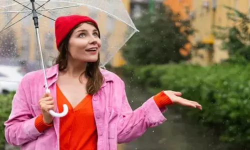 Health Tips: मानसून में इन 5 बीमारियों से बिगड़ सकती है सेहत, समय रहते हो जाएं सावधान