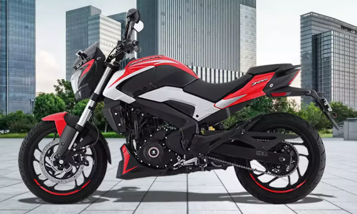 बजाज की अपडेटेट डोमिनार 400 और 250 लॉन्च, कंपनी ने जोड़ दिए कई शानदार फीचर्स