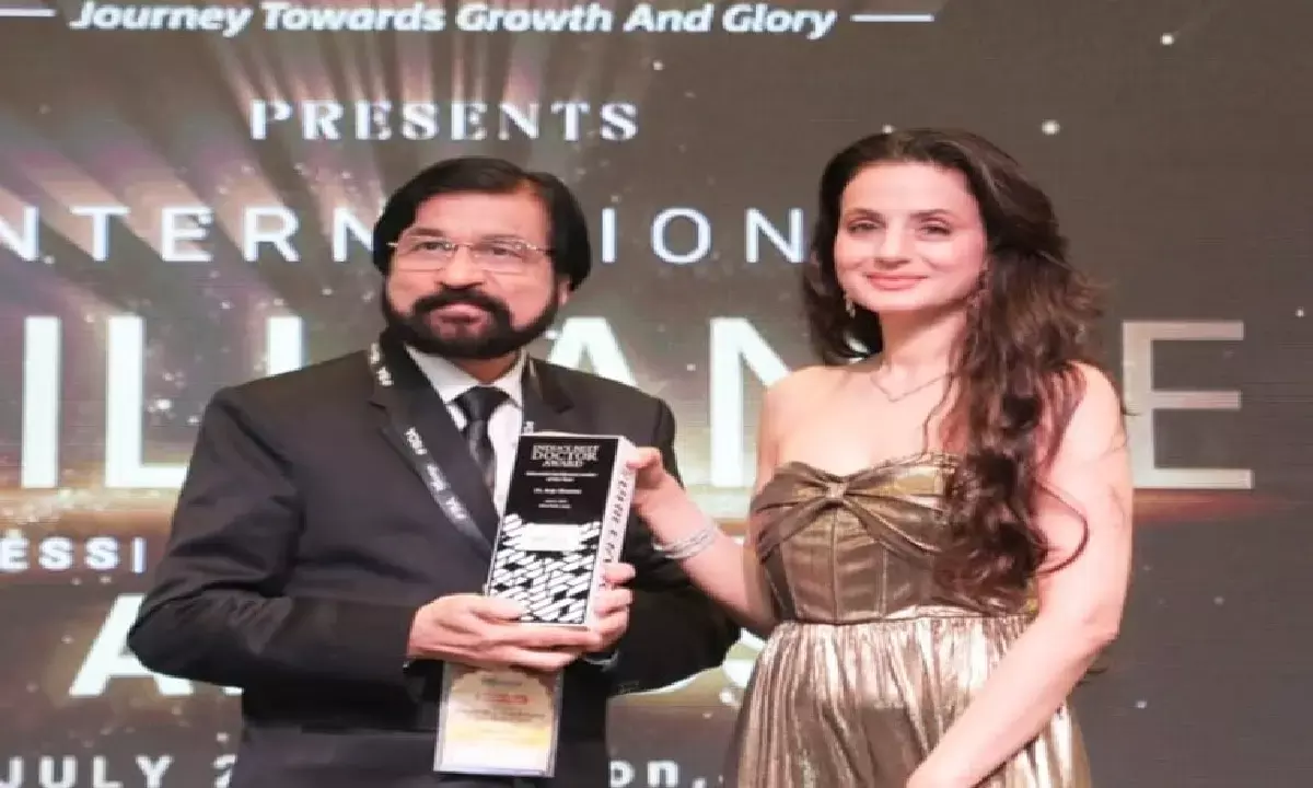 Dr. Ajay Sahai was honored with the Healthcare Icon of the Year award by Bollywood actress Ameesha Patel