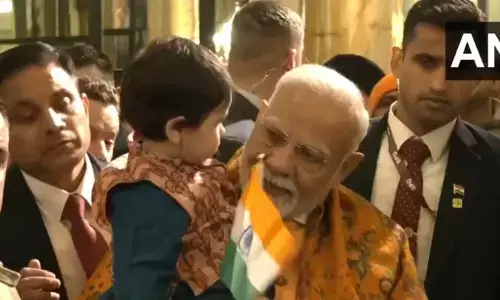 प्रधानमंत्री के स्वागत में गूंजे जयकारे; जमकर बजे ढोल; खूब हुआ नृत्य...देखें वीडियो