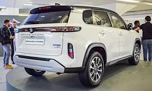 इन 3 शानदार हाइब्रिड कारों पर आया गजब का डिस्काउंट, ₹1.85 लाख सस्ते में खरीदने का मौका