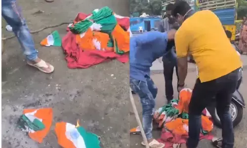भोपाल तिरंगा जलाने की घटना, भोपाल तिरंगा जलाने की घटना, Bhopal Municipal Corporation controversy, Har Ghar Tiranga flags burning