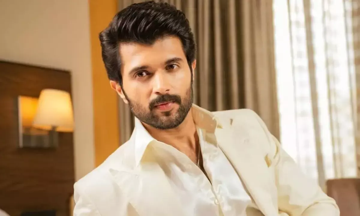 विजय देवरकोंडा का The लगने पर उड़ा मजाक, अब एक्टर ने खुद हटाया टैग; बोले- मैं सिर्फ़... विजय देवरकोंडा का The लगने पर उड़ा मजाक, अब एक्टर ने खुद हटाया टैग; बोले- मैं सिर्फ़...