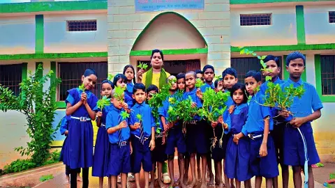 एक पेड़ मां के नाम : बीजागोड़ स्कूल में लगाए गए पेड़-पौधे, पर्यावरण संरक्षण का दिया गया संदेश एक पेड़ मां के नाम : बीजागोड़ स्कूल में लगाए गए पेड़-पौधे, पर्यावरण संरक्षण का दिया गया संदेश