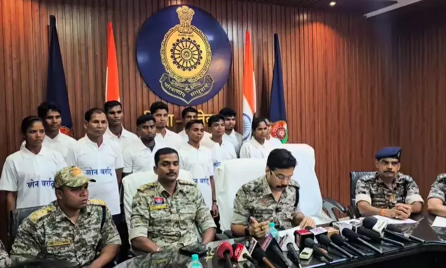 12 Naxalites surrendered before the SP