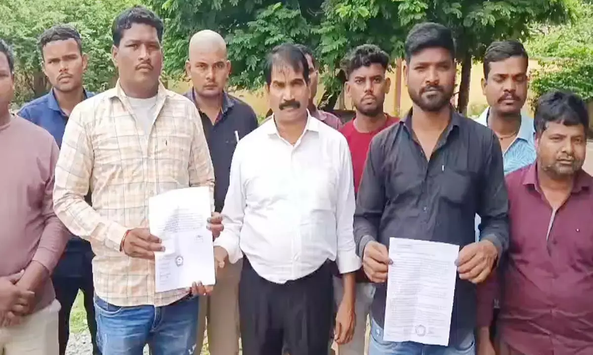 handing over the memorandum