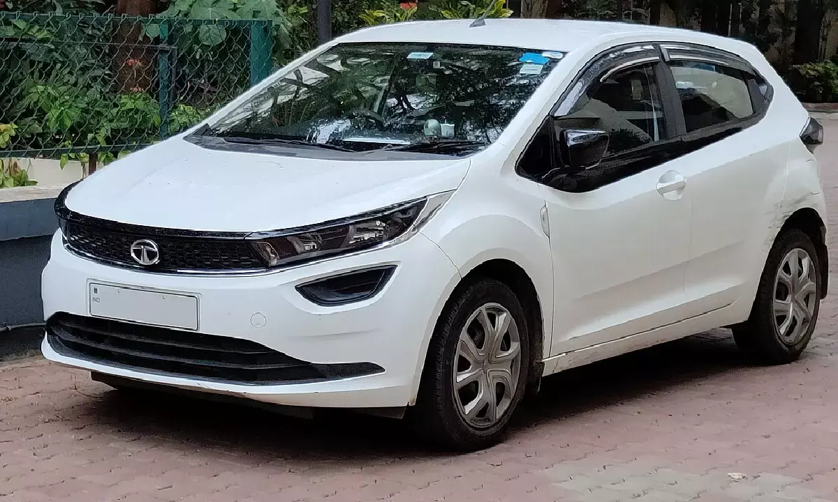 डीलर्स के पास पहुंचने लगी ये प्रीमियम हैचबैक, 6 एयरबैग के साथ कई शानदार फीचर्स मिलेंगे