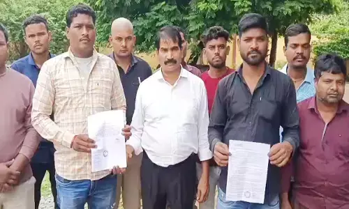 handing over the memorandum