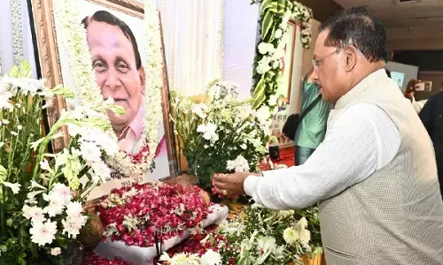CM Vishnudev Sai paying tribute to Padma Shri Dr. Surendra Dubey