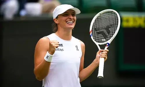 विंबलडन 2025 सेमीफाइनल में पहुंचने के बाद जश्न मनातीं इगा स्वियातेक