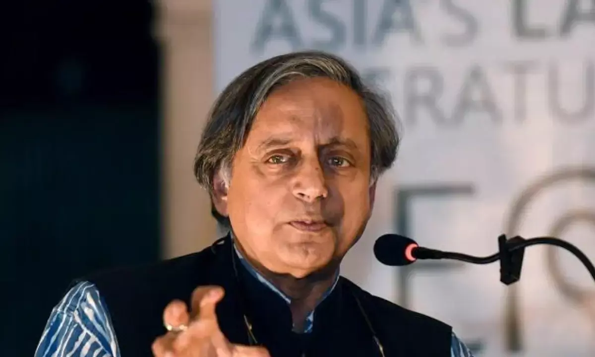 शशि थरूर ने इमरजेंसी और नसबंदी पर आर्टिकिल लिखकर बढ़ाई कांग्रेस की मुश्किल