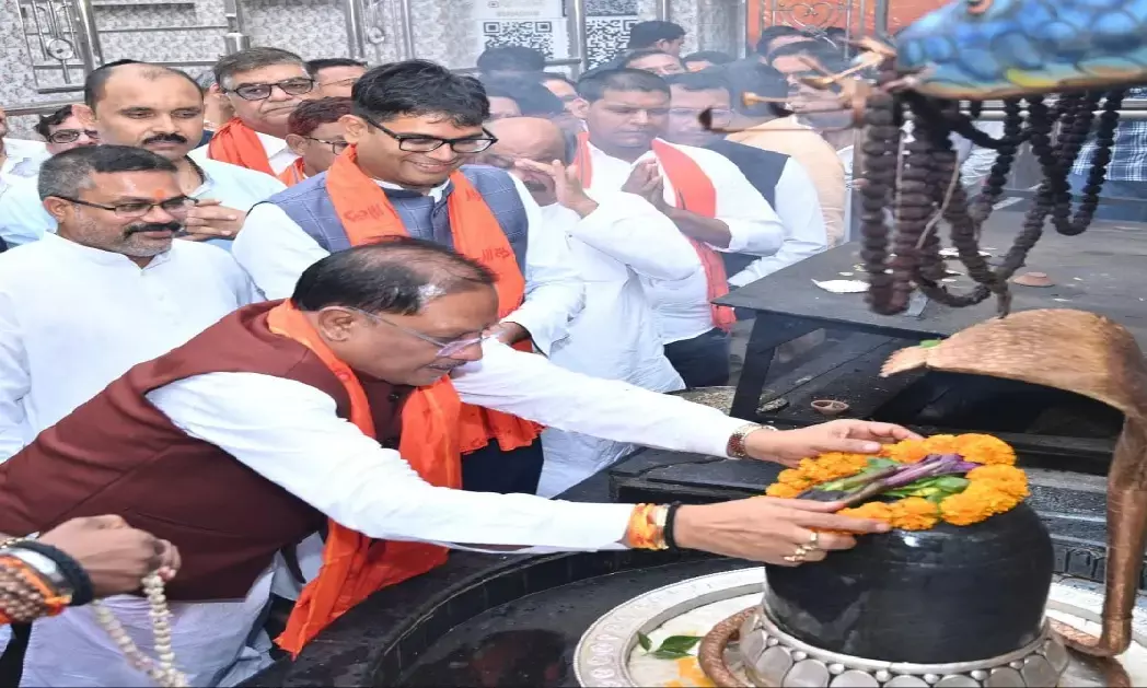 CM Vishnudev Sai offering prayers at Satyanarayan Baba Dham
